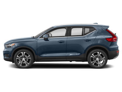 2022 Volvo XC40 Momentum
