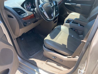 2015 Chrysler Town & Country Touring-L