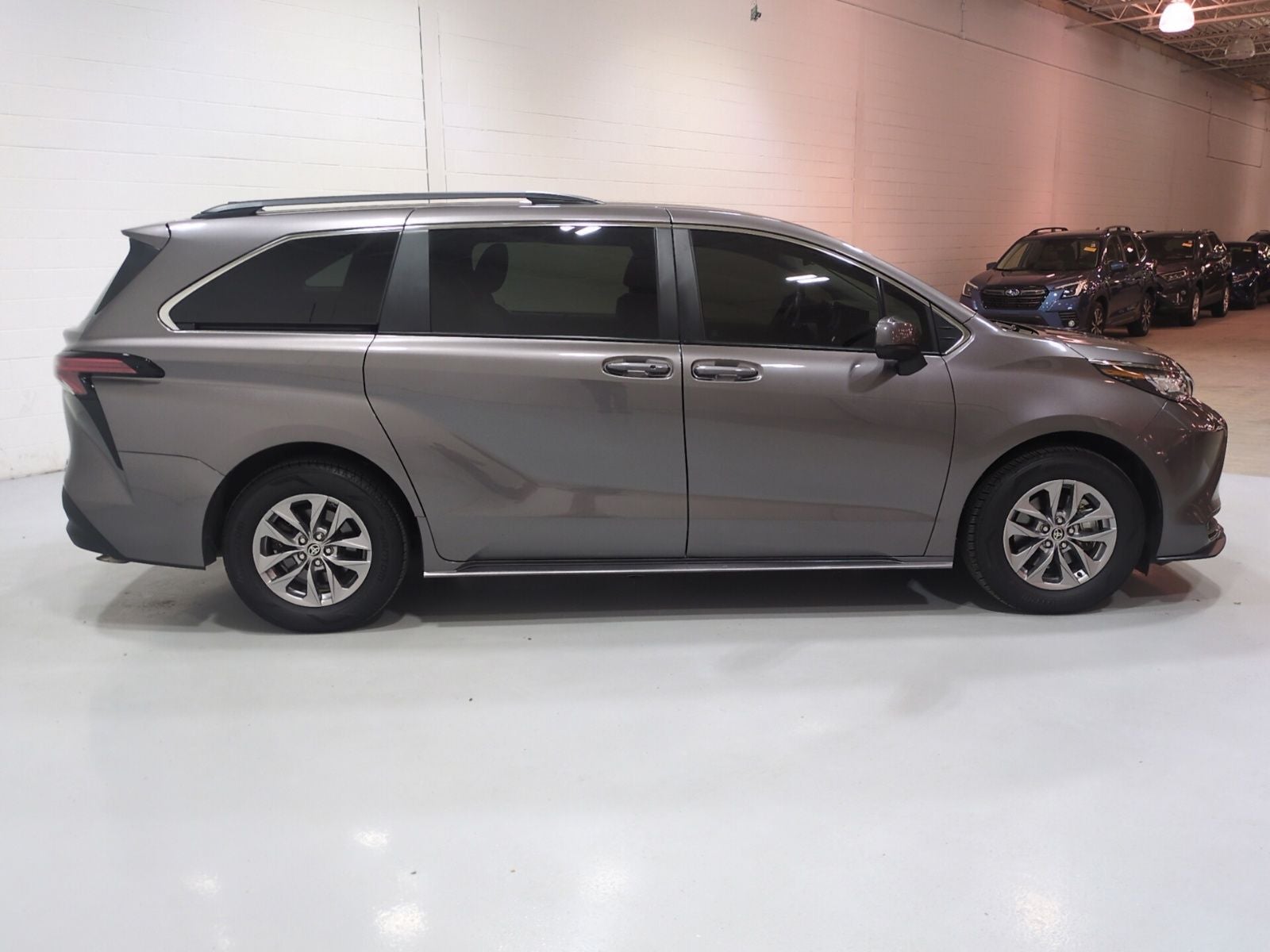 2022 Toyota Sienna LE 8 Passenger
