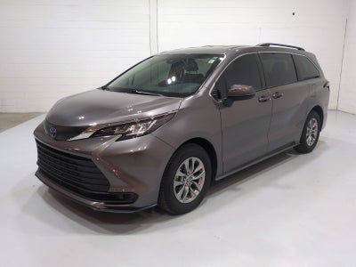 2022 Toyota Sienna LE 8 Passenger
