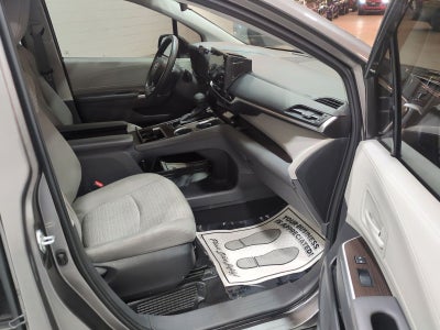 2022 Toyota Sienna LE 8 Passenger