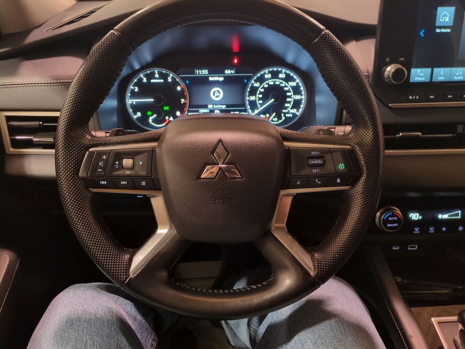 2023 Mitsubishi Outlander SE