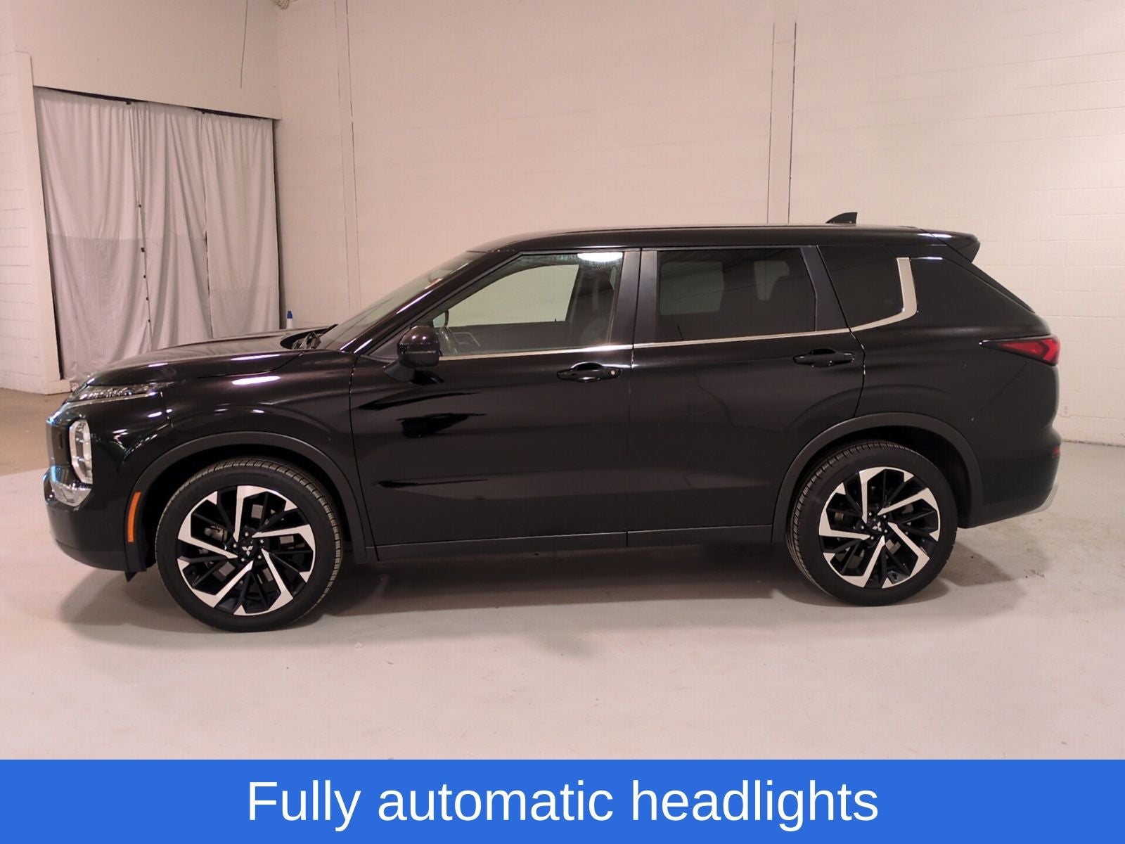 2023 Mitsubishi Outlander SE