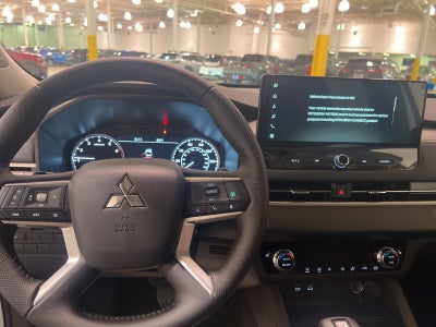 2025 Mitsubishi Outlander SE