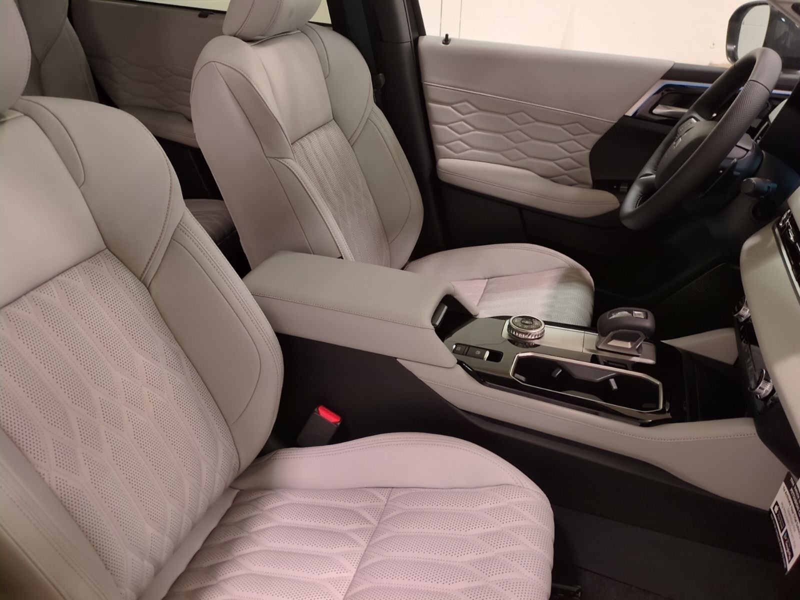 2025 Mitsubishi Outlander SEL Platinum Edition