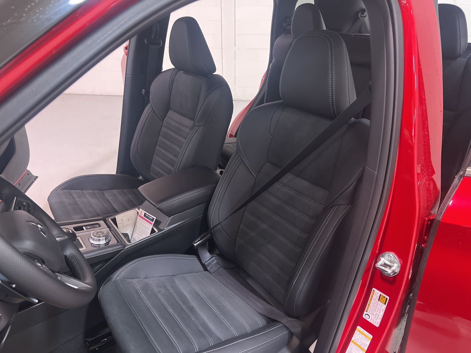 2025 Mitsubishi Outlander PHEV SE