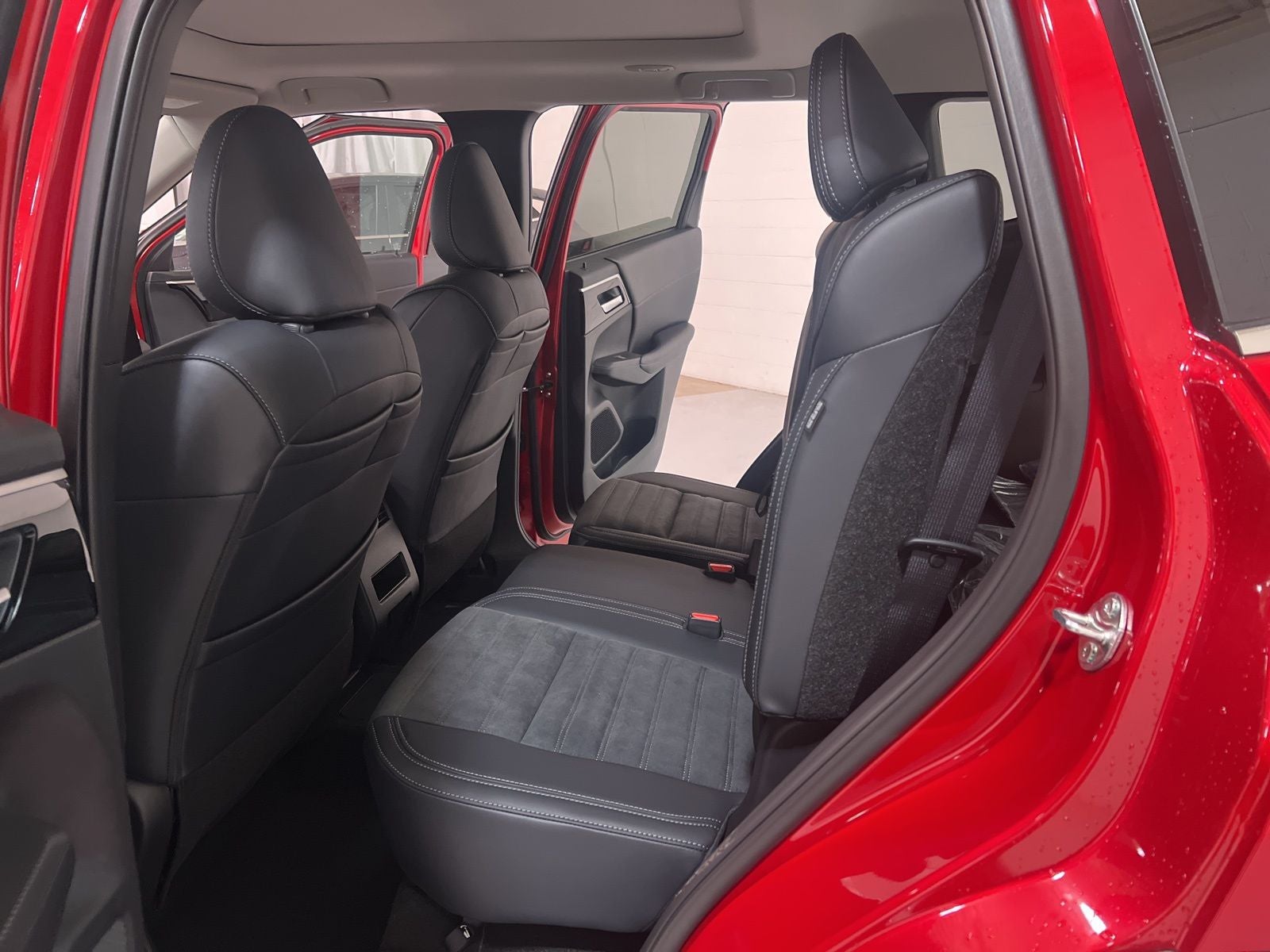 2025 Mitsubishi Outlander PHEV SE