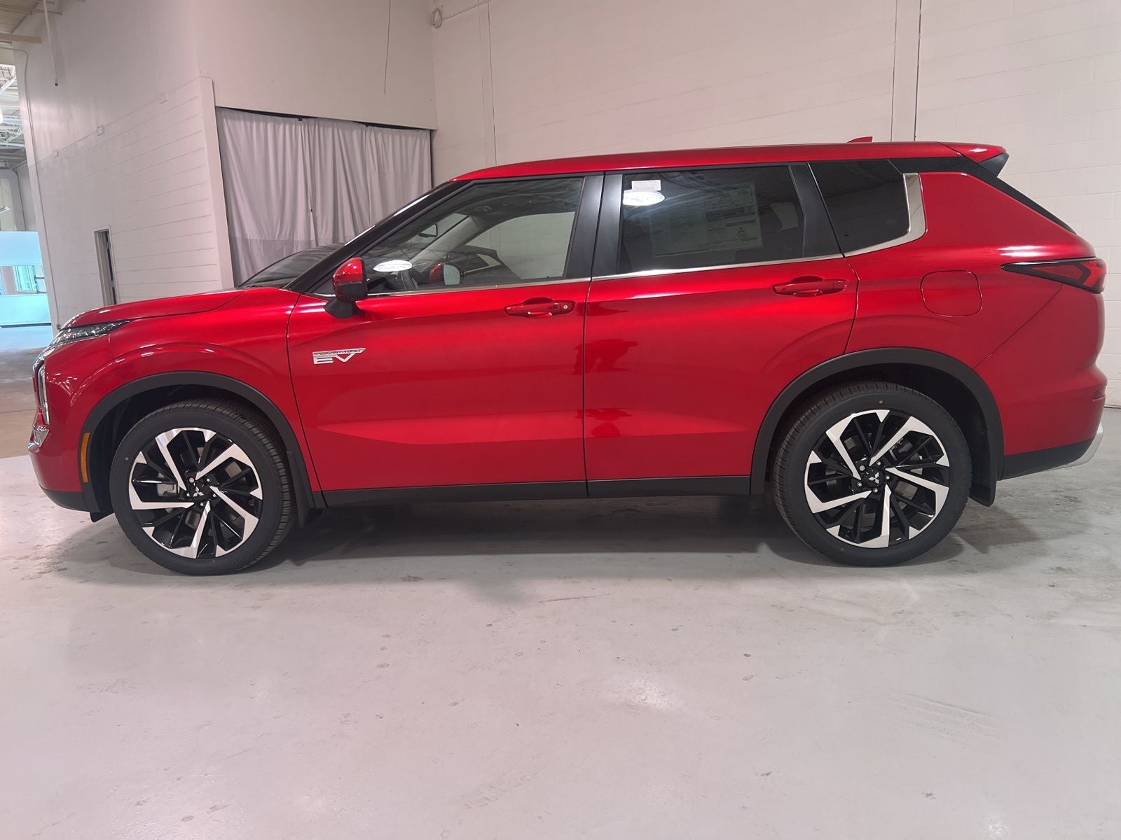 2025 Mitsubishi Outlander PHEV SE