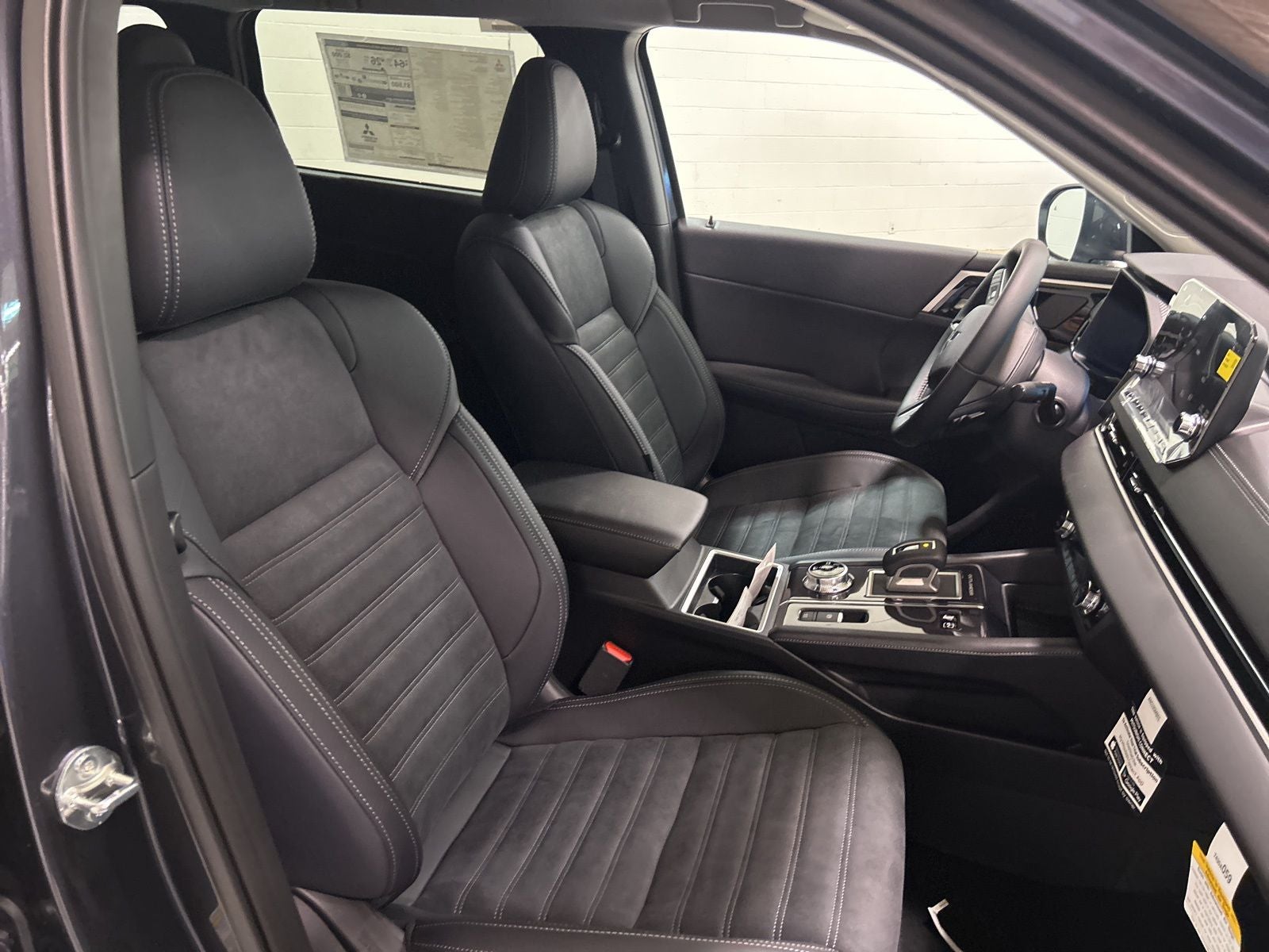 2025 Mitsubishi Outlander PHEV SE