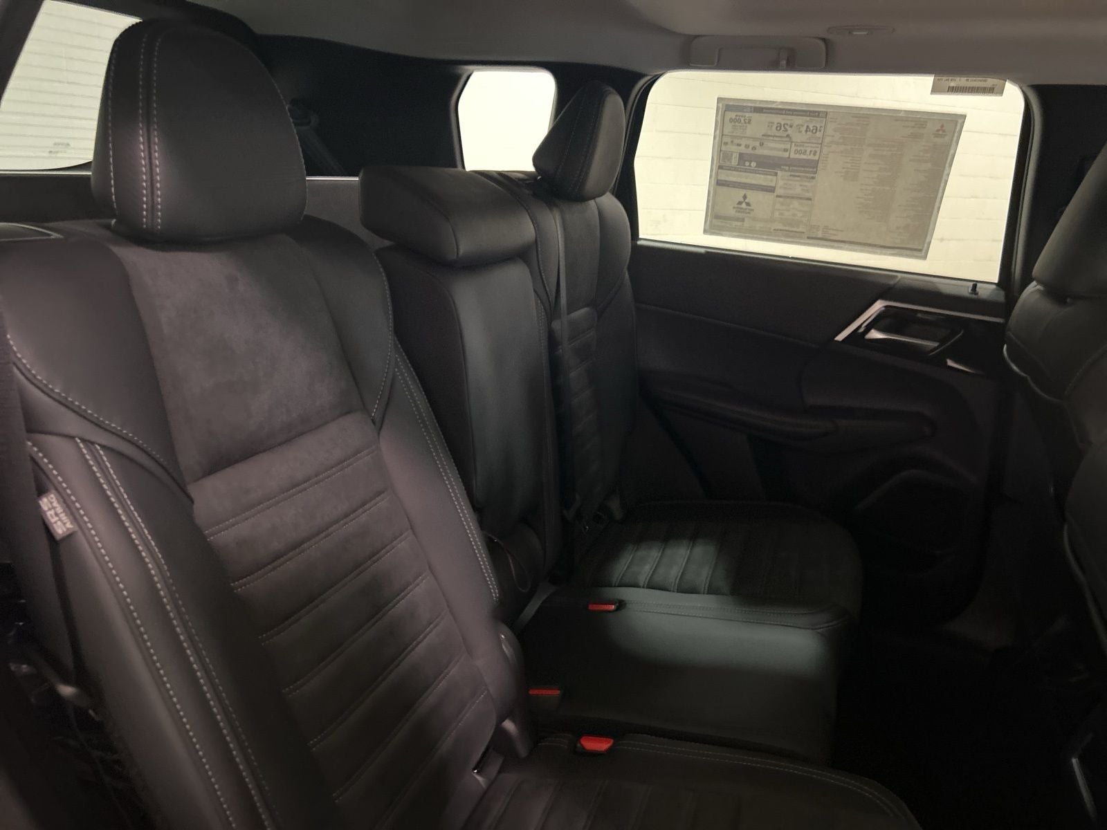 2025 Mitsubishi Outlander PHEV SE