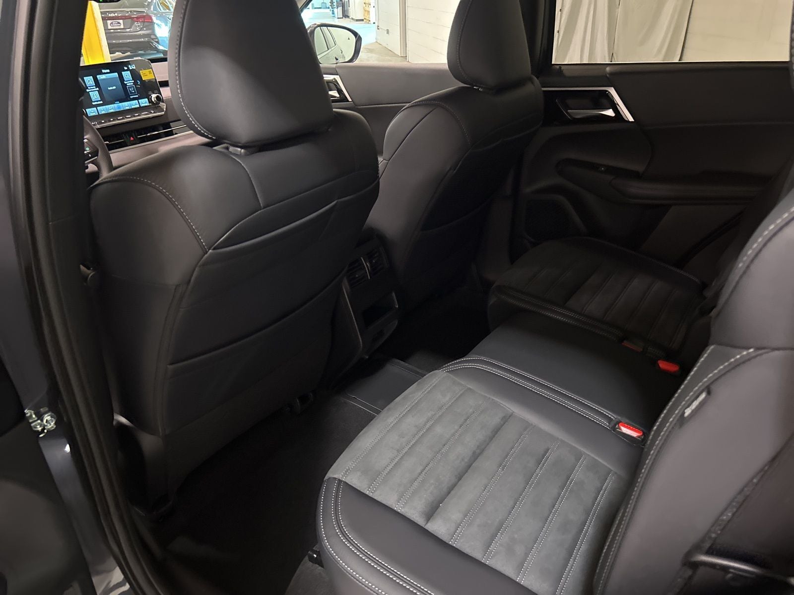 2025 Mitsubishi Outlander PHEV SE