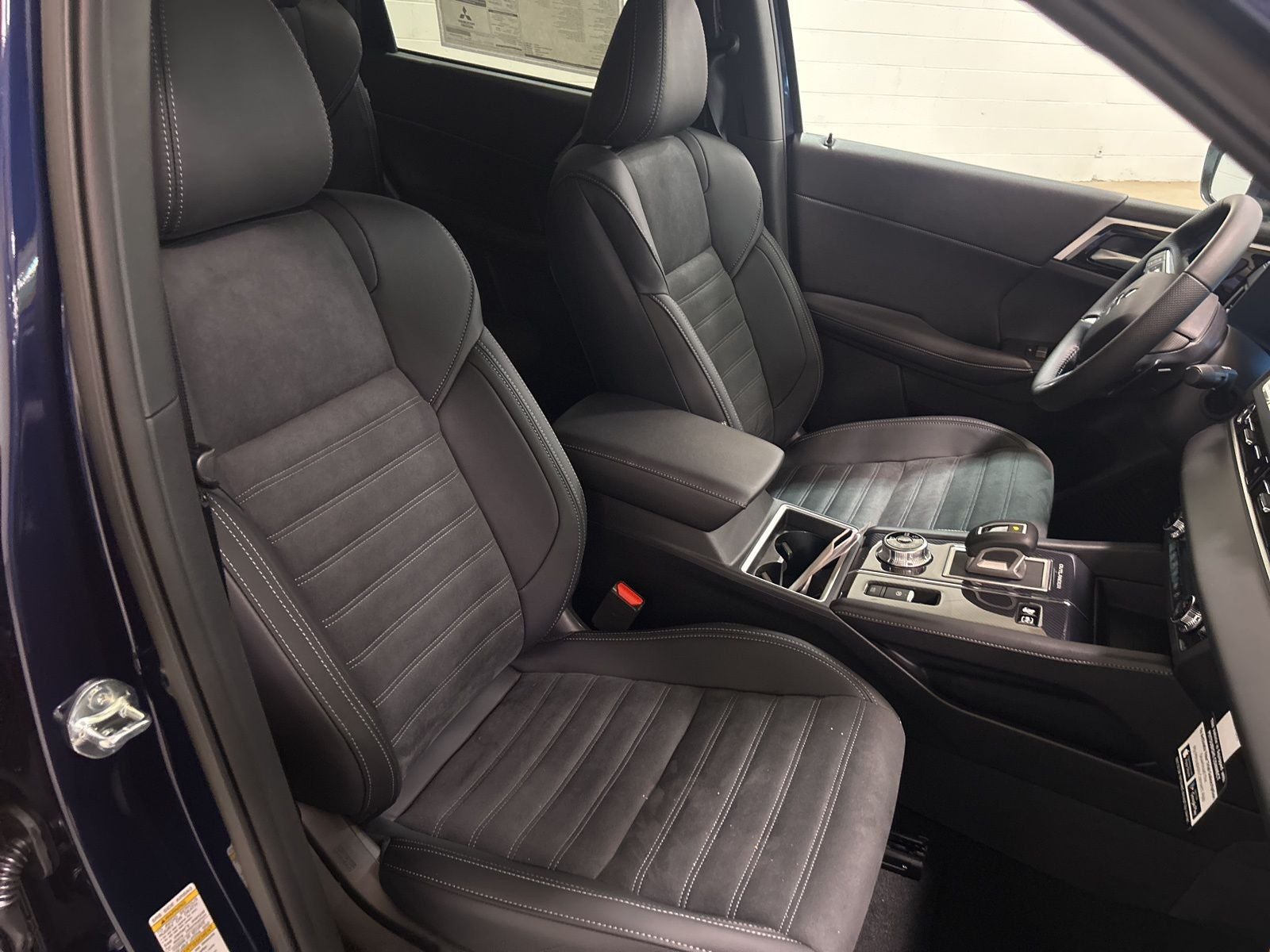 2025 Mitsubishi Outlander PHEV SE