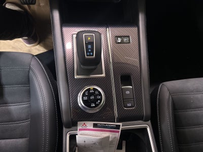 2025 Mitsubishi Outlander PHEV SE