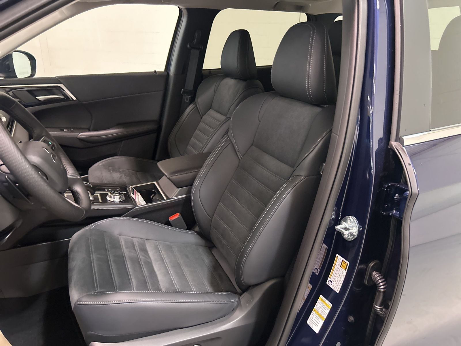 2025 Mitsubishi Outlander PHEV SE