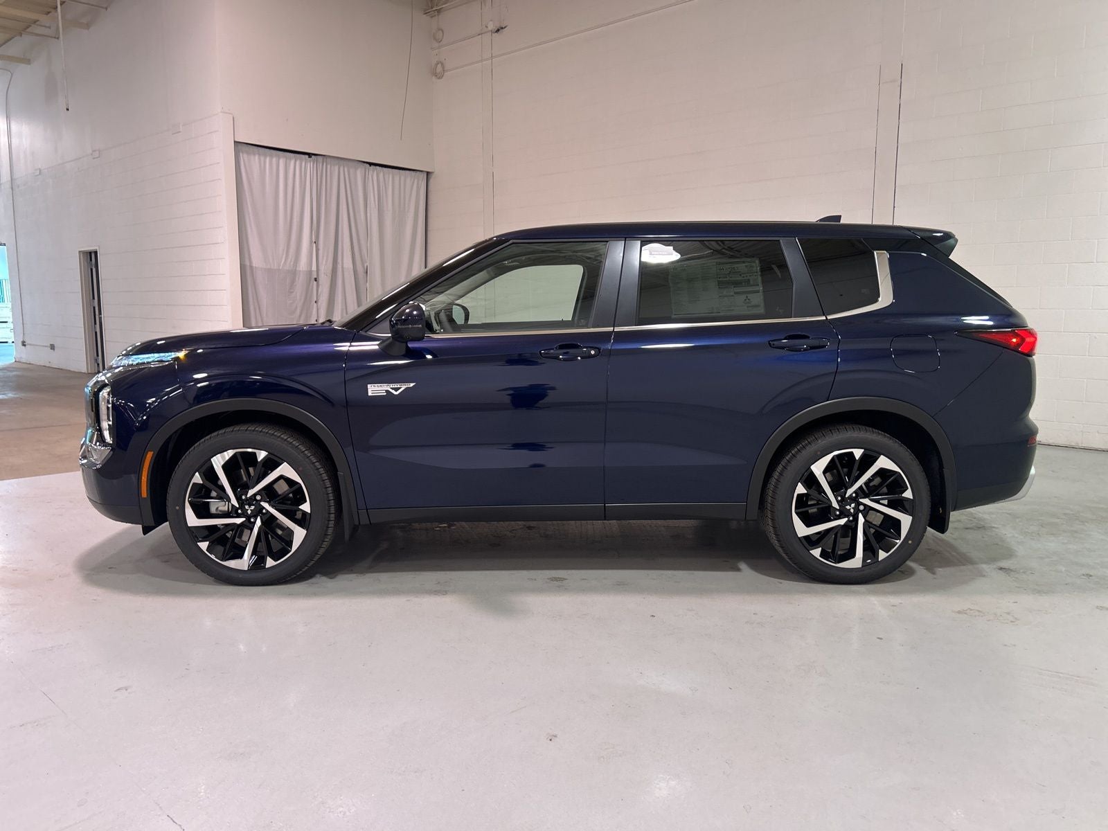 2025 Mitsubishi Outlander PHEV SE