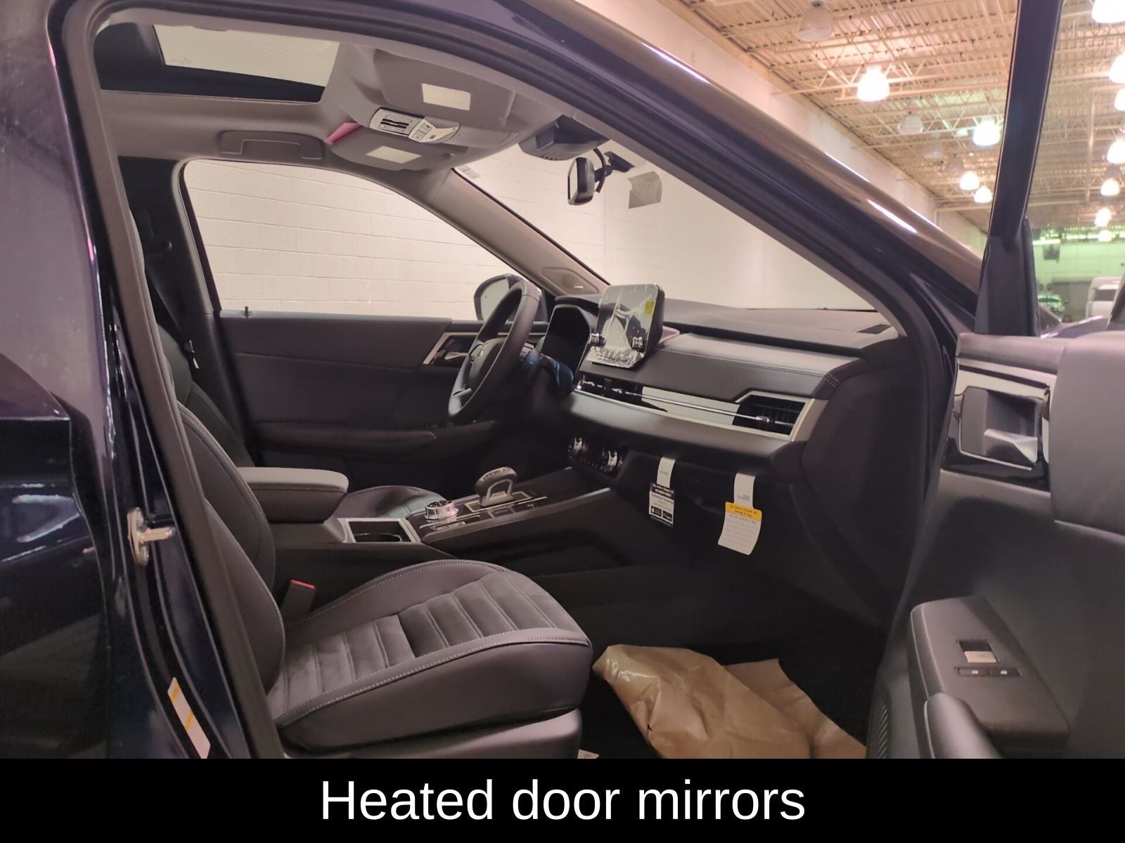 2025 Mitsubishi Outlander Plug-in Hybrid SE - Photo 10