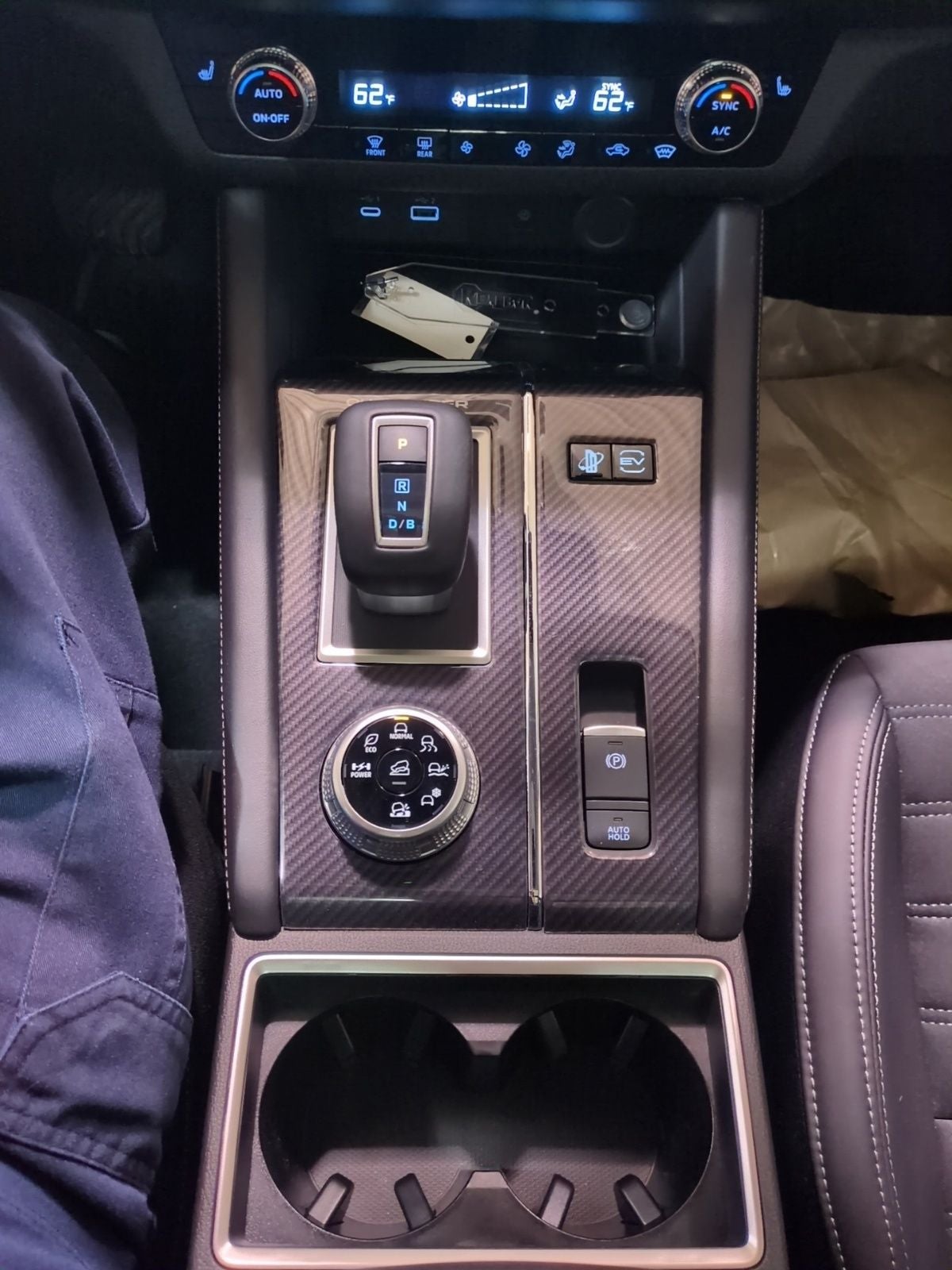 2025 Mitsubishi Outlander Plug-in Hybrid SE - Photo 19