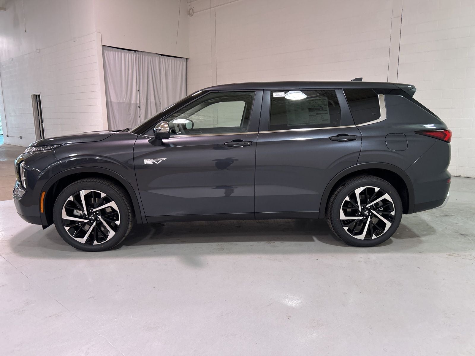 2025 Mitsubishi Outlander PHEV SE