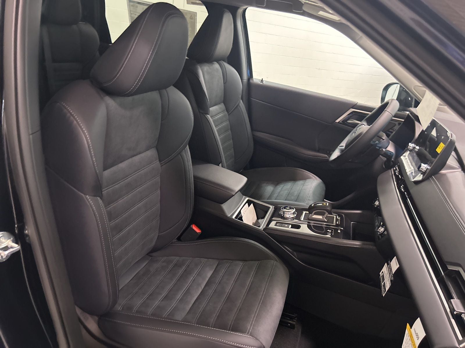 2025 Mitsubishi Outlander PHEV SE