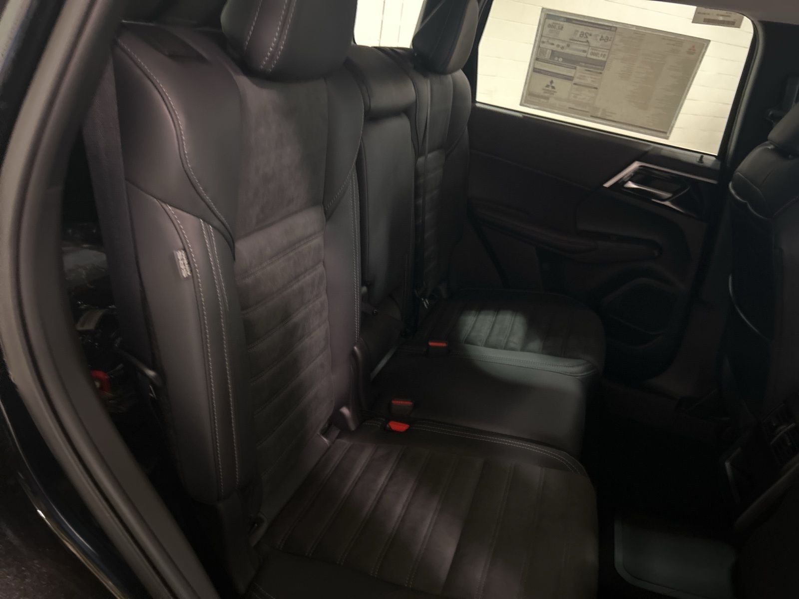 2025 Mitsubishi Outlander PHEV SE