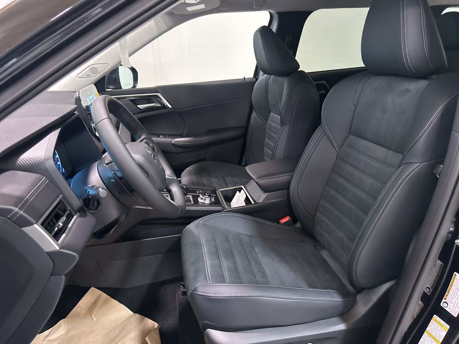 2025 Mitsubishi Outlander PHEV SE