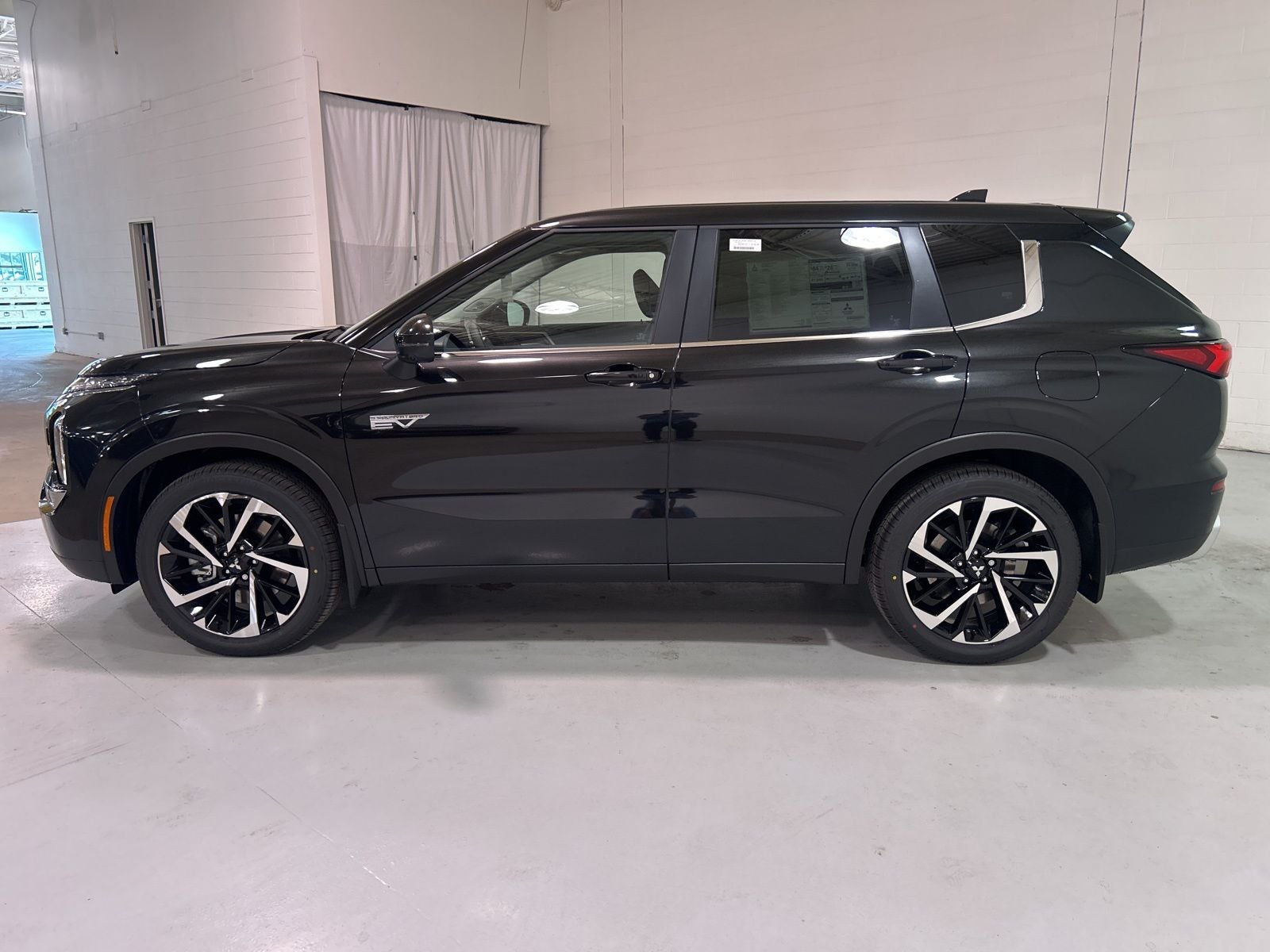 2025 Mitsubishi Outlander PHEV SE