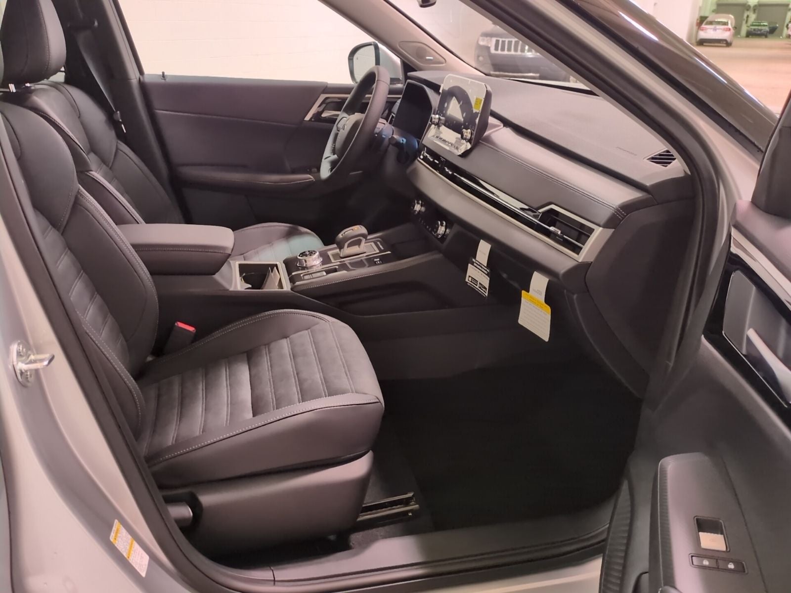 2025 Mitsubishi Outlander PHEV SE