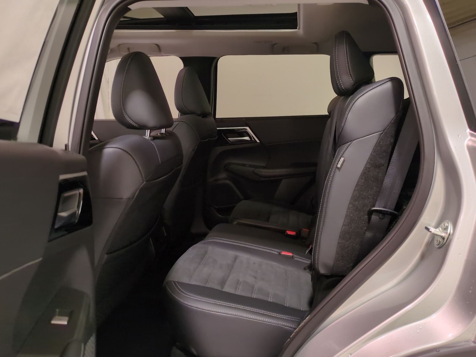 2025 Mitsubishi Outlander PHEV SE