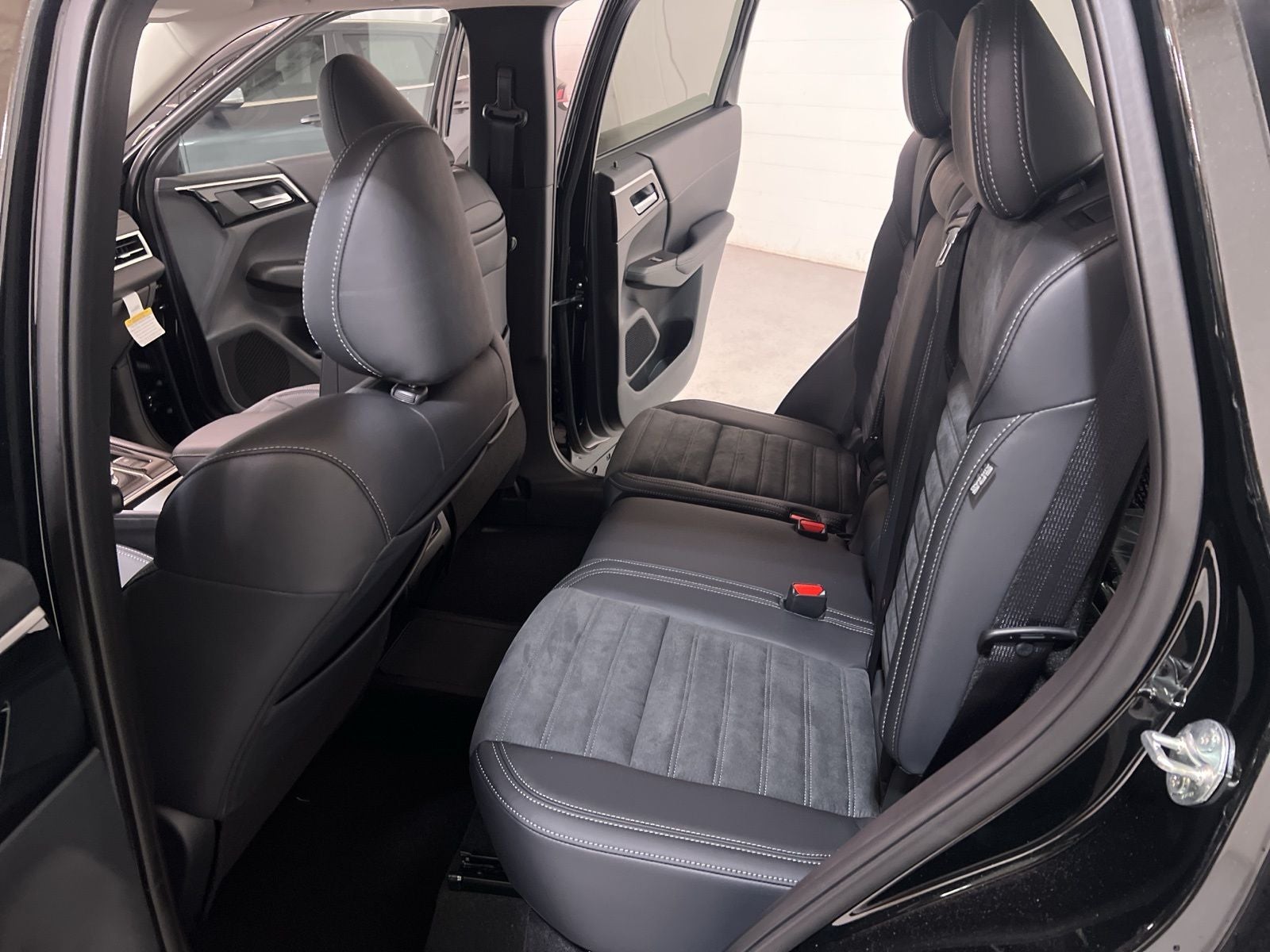 2025 Mitsubishi Outlander PHEV SE