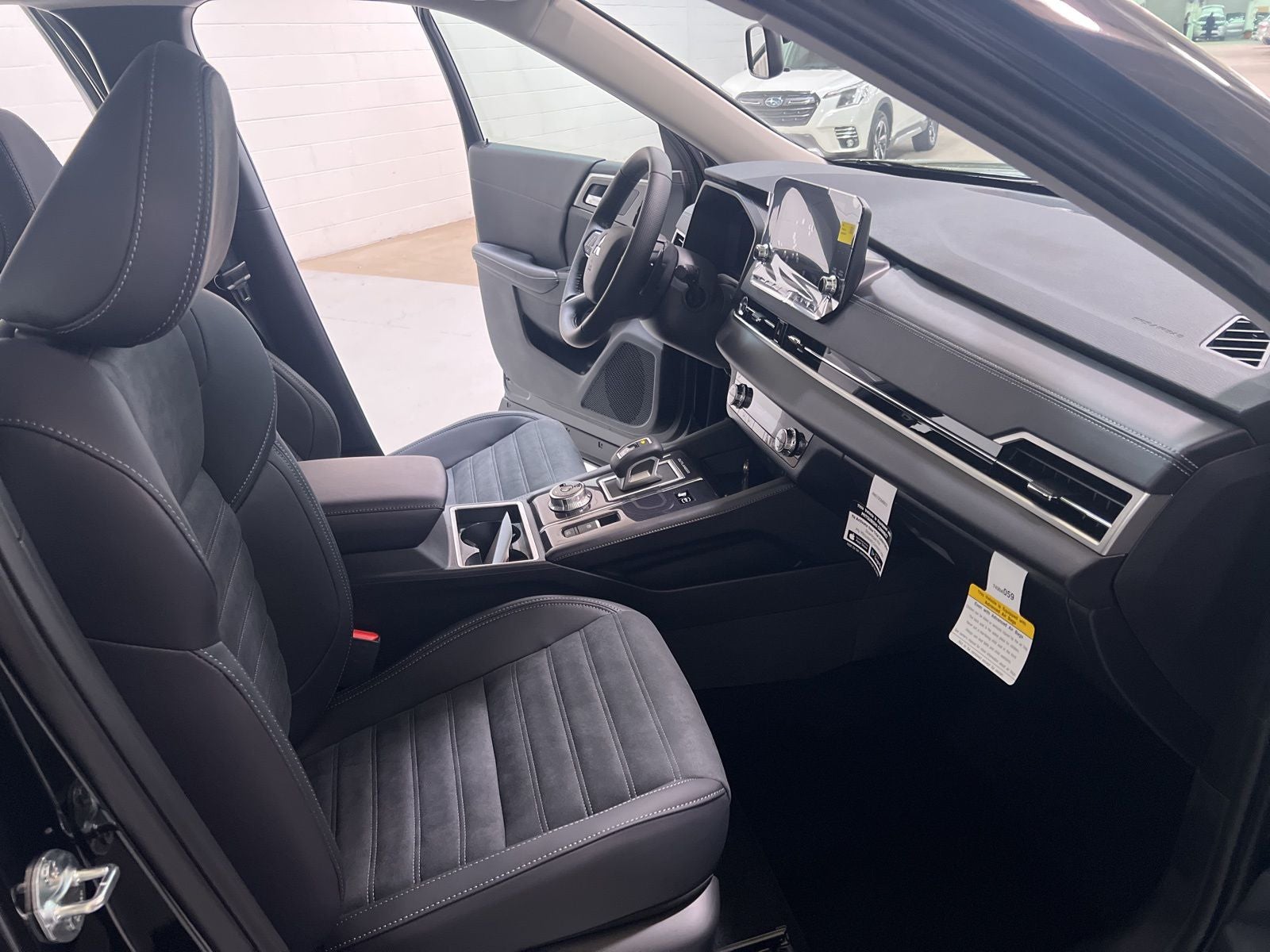 2025 Mitsubishi Outlander PHEV SE