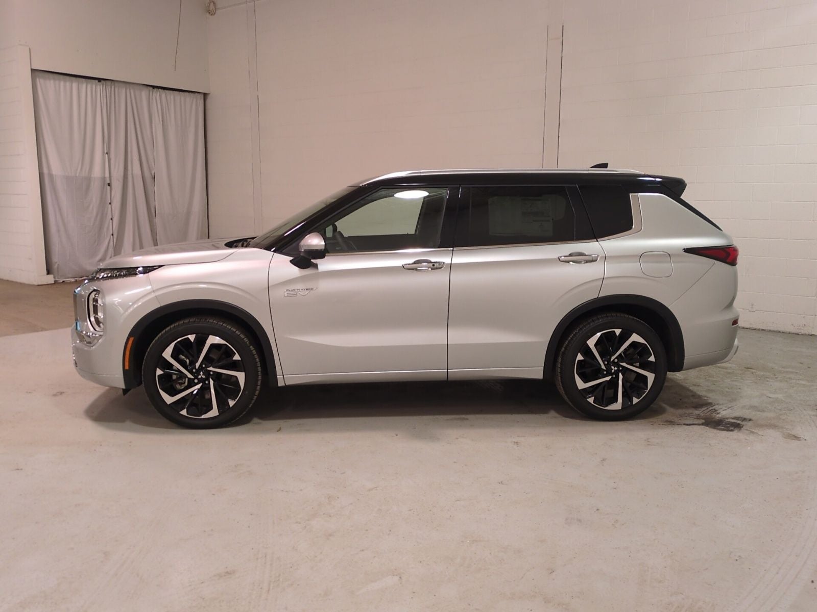 2025 Mitsubishi Outlander PHEV SEL