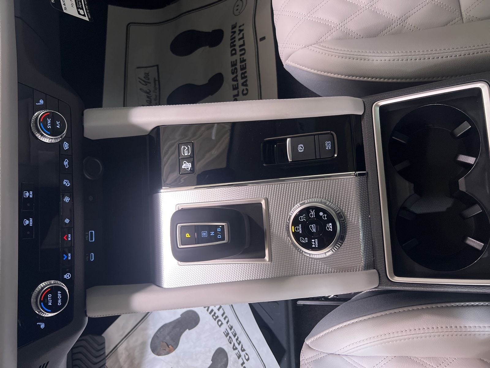 2025 Mitsubishi Outlander PHEV SEL