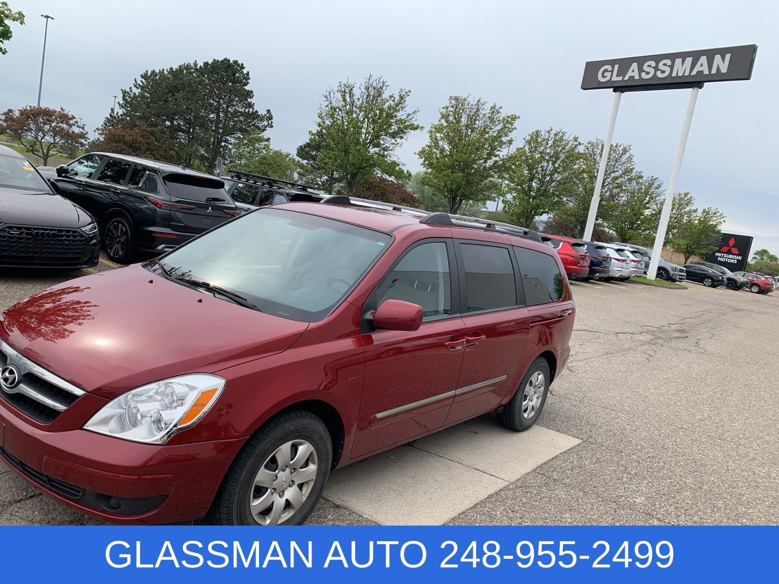 2008 Hyundai Entourage GLS's photo
