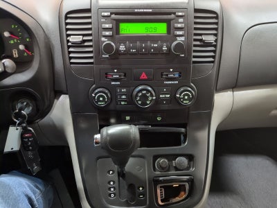 2008 Hyundai Entourage GLS