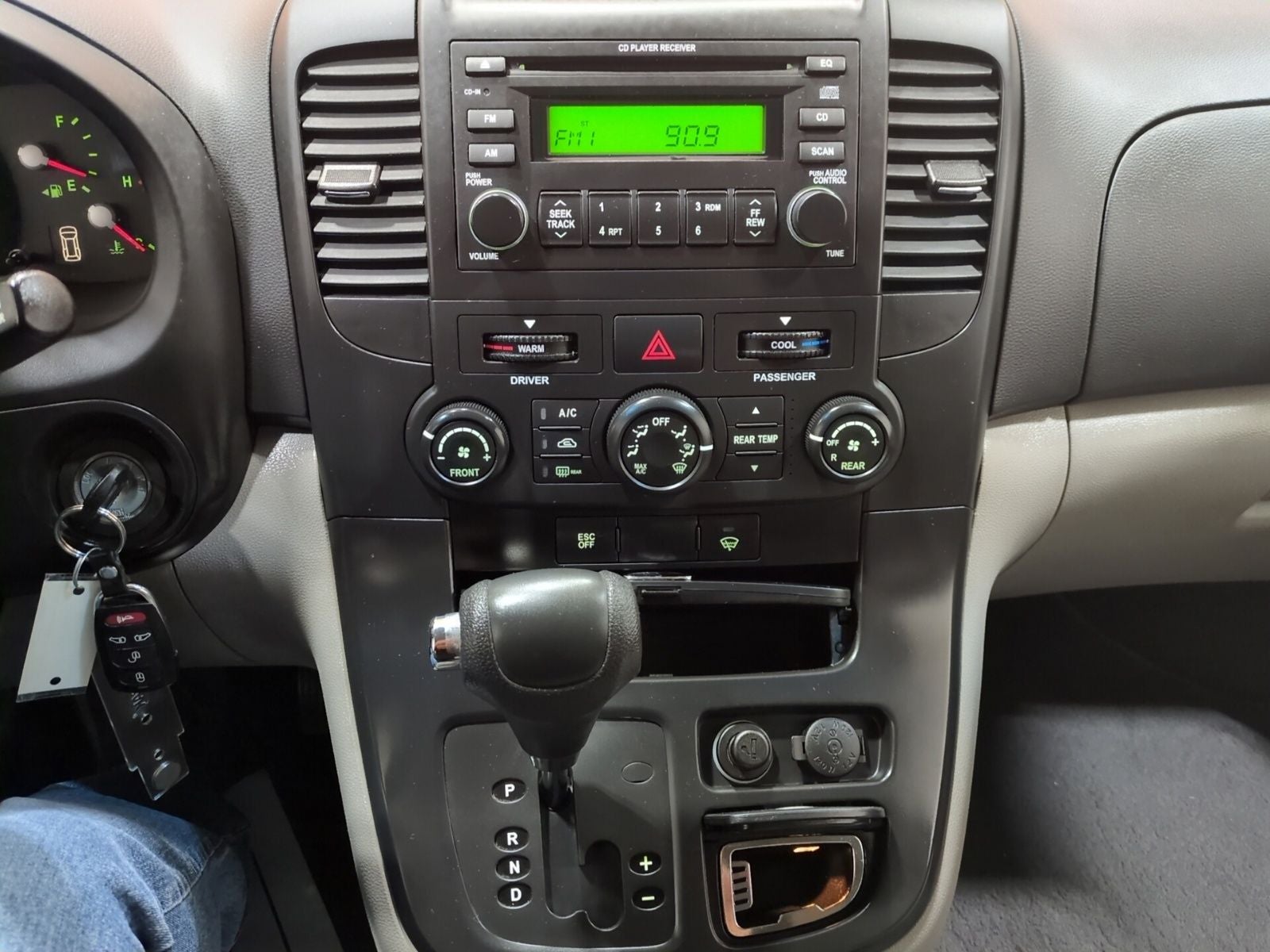2008 Hyundai Entourage GLS