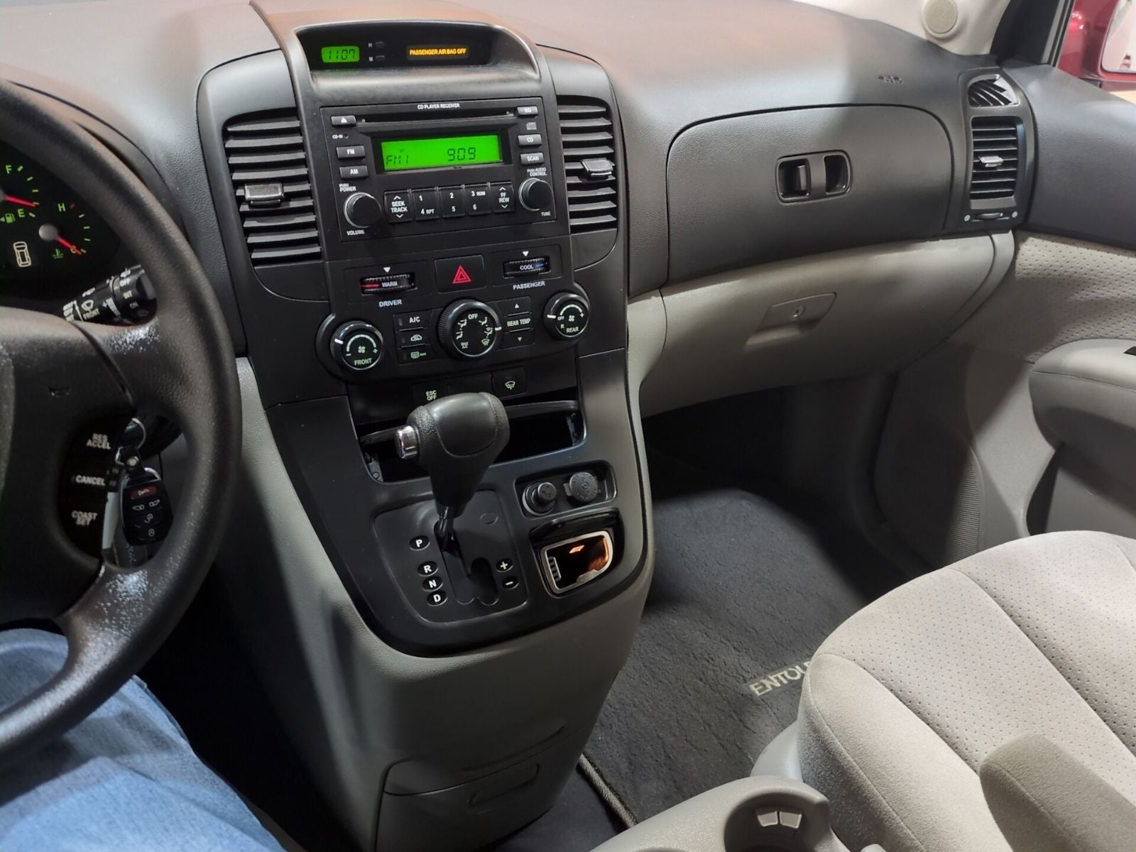 2008 Hyundai Entourage GLS