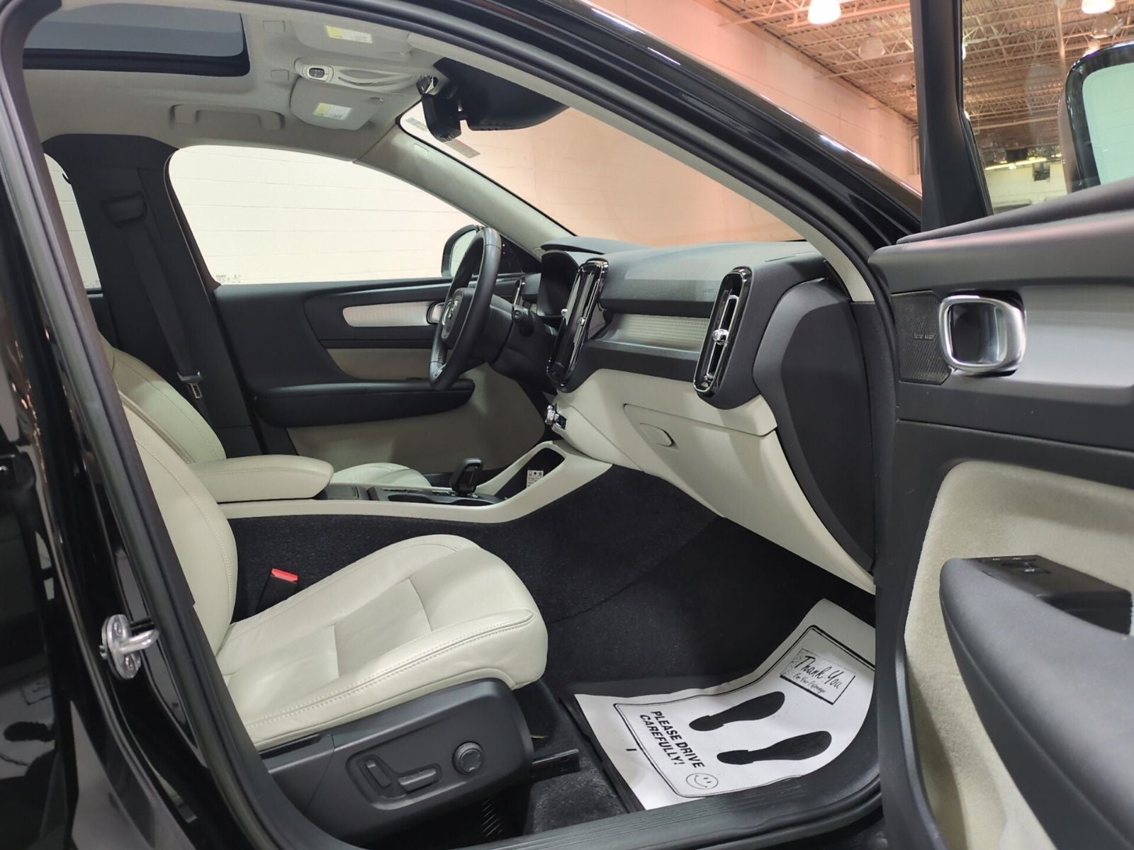 2022 Volvo XC40 Momentum