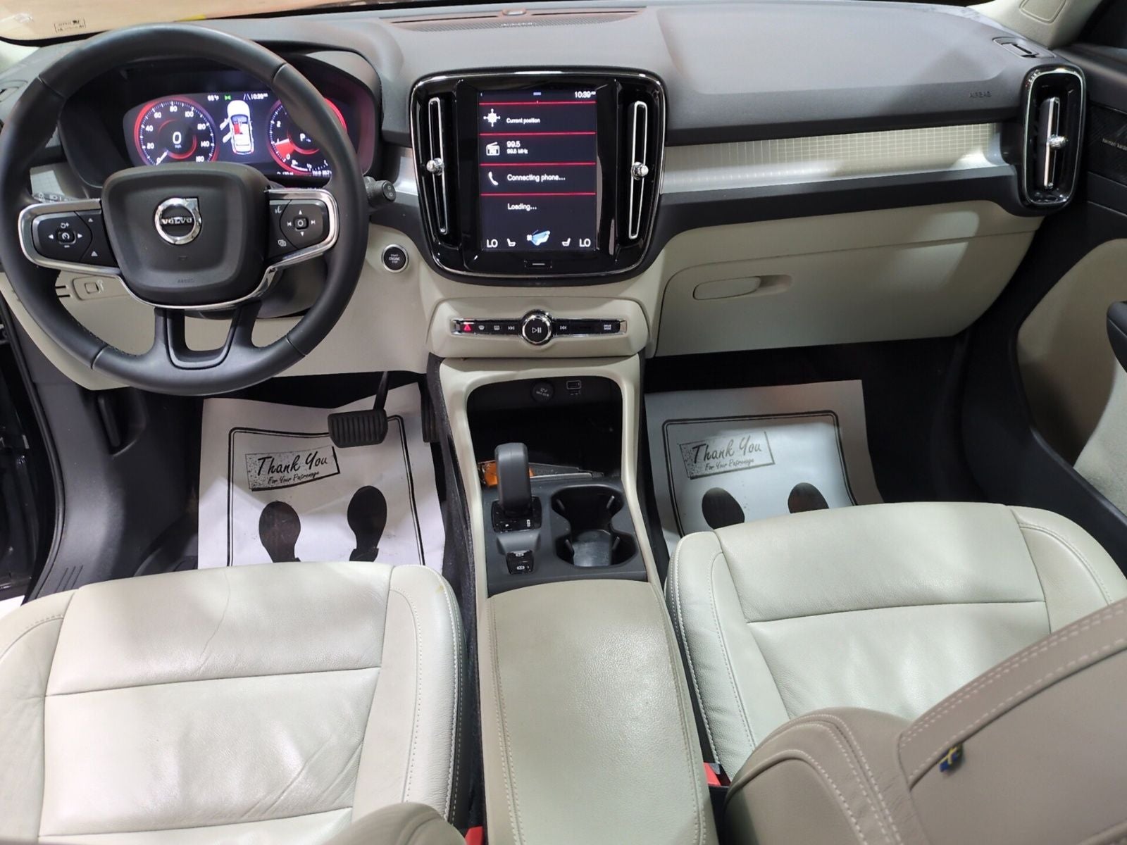 2022 Volvo XC40 Momentum
