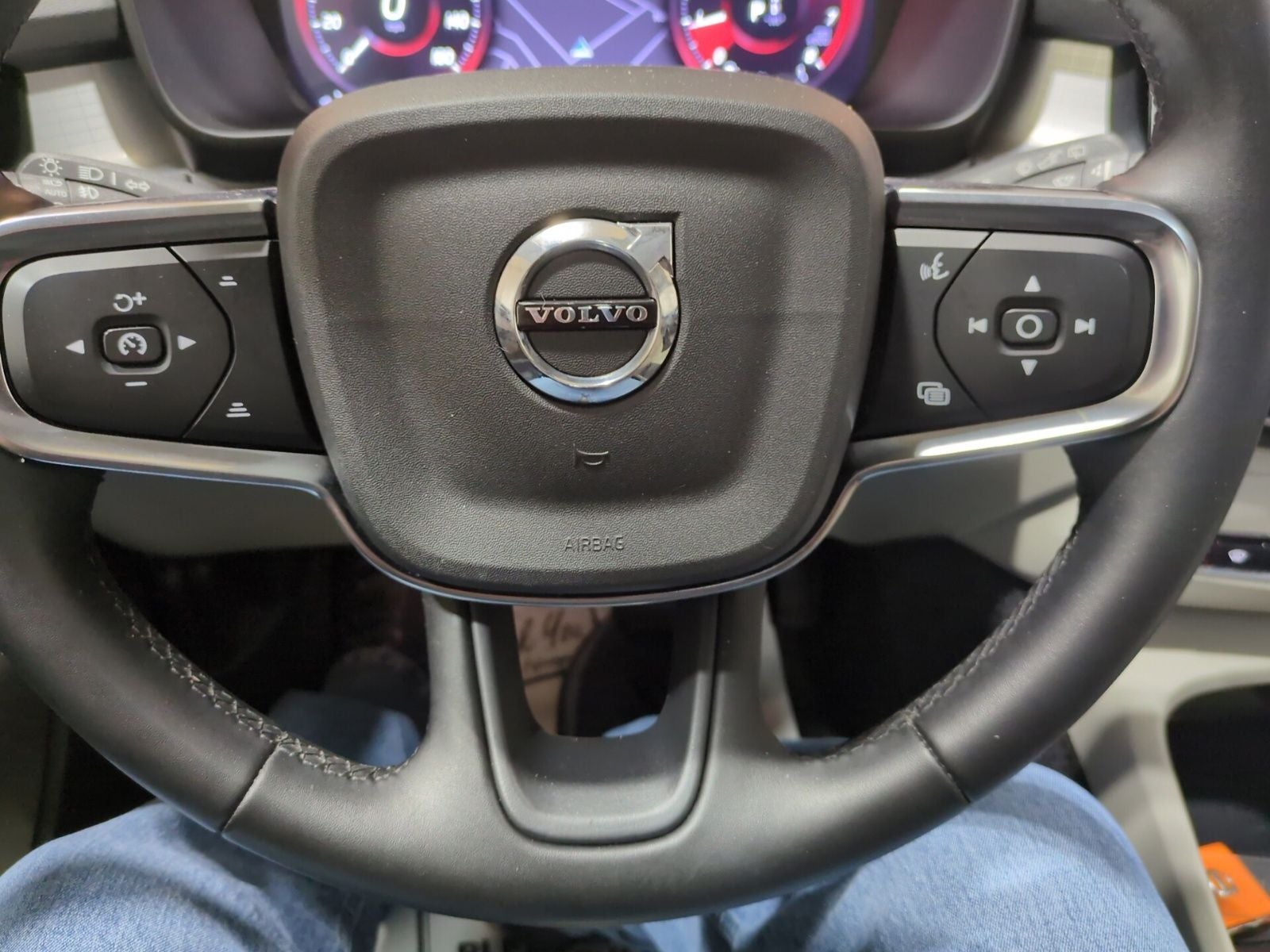 2022 Volvo XC40 Momentum