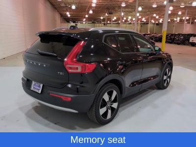 2022 Volvo XC40 Momentum