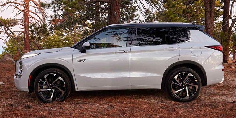 2024 Mitsubishi Outlander PHEV side profile